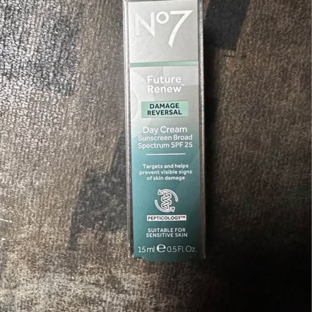 No7 Future Renew Damage Reversal Day Cream Sunscreen SPF 25